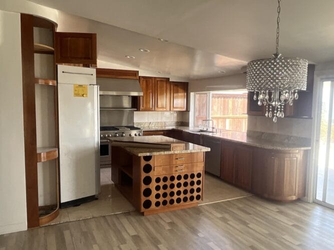 Emergency plumber in Los Angeles Restorerz Emergency Services