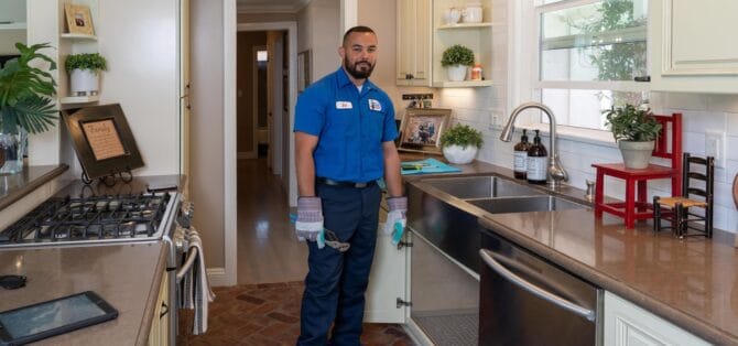 Emergency plumber in Roseville Rooter Hero Plumbing & Air of Roseville